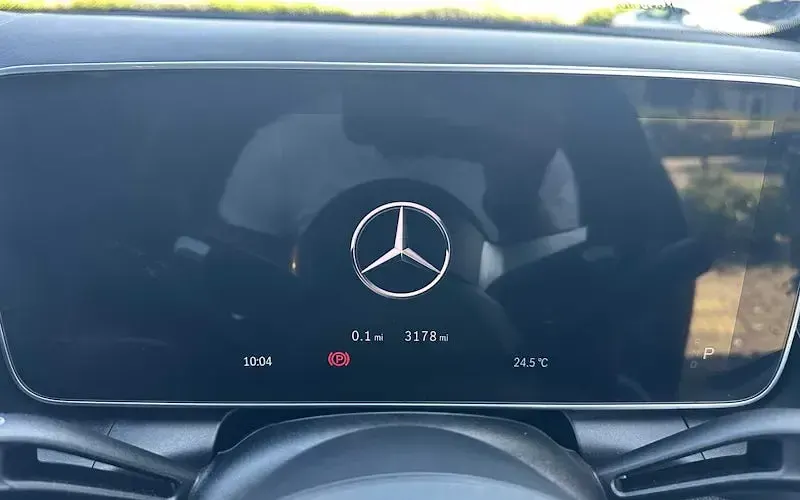 Used Mercedes GLC300 Urban 313 HP (230 kW) 2025 Silver SUV