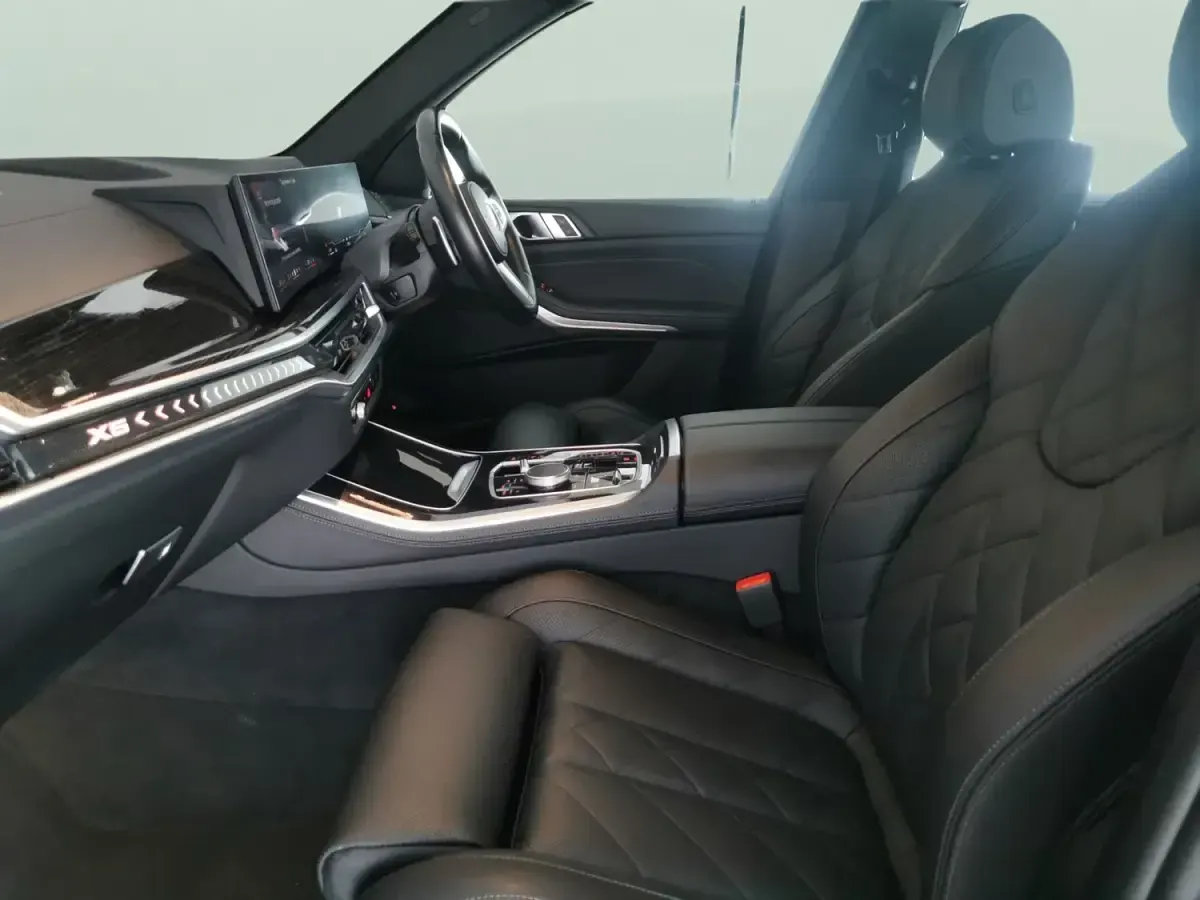 Begagnad BMW X5 M Sport 2023 Svart SUV