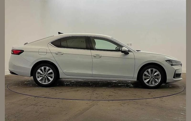Used Skoda Superb SE Technology 147 HP (108 kW) 2025 Pure white Hatchback