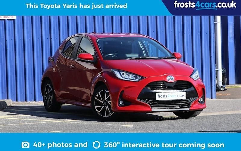 Used 2025 Toyota Yaris Hybrid Design Hatchback | £17,395 (Good price) - Image 1/4