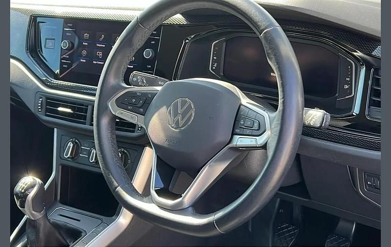 Used VW Taigo Life 108 HP (79 kW) 2022 White SUV