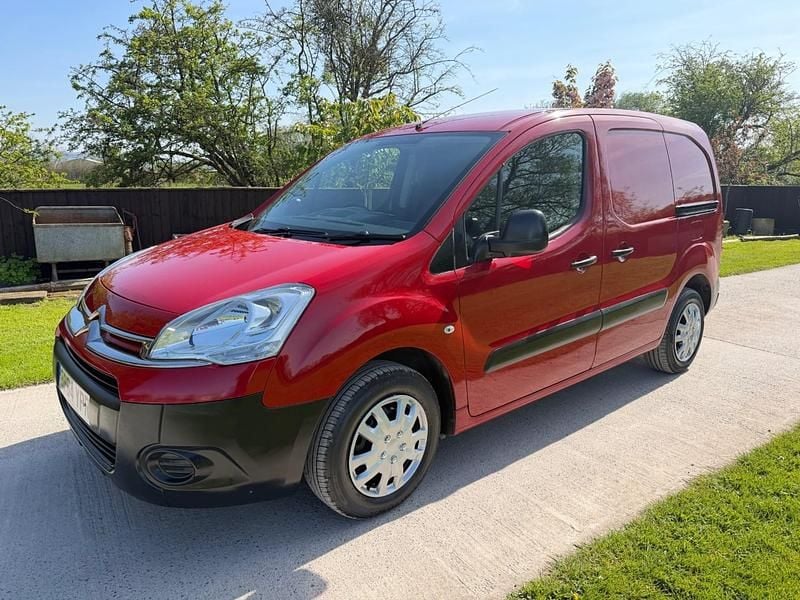 Used Citroën Berlingo 75 HP (55 kW) 2015 Red MPV