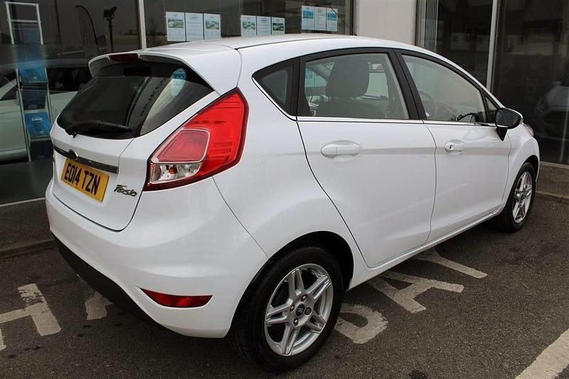 Used Ford Fiesta Zetec 2014 White Hatchback