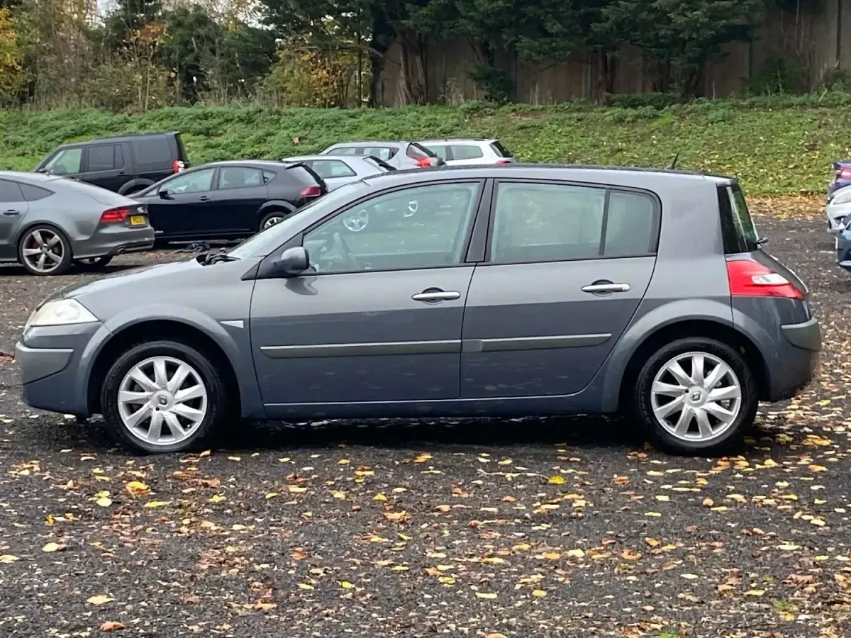 Usado Renault Mégane II Dynamique 2007 Cinzento Citadino
