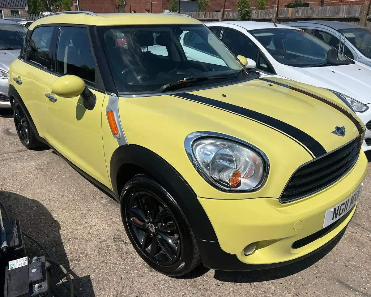 Used Mini ONE 98 HP (72 kW) 2011 Yellow Hatchback