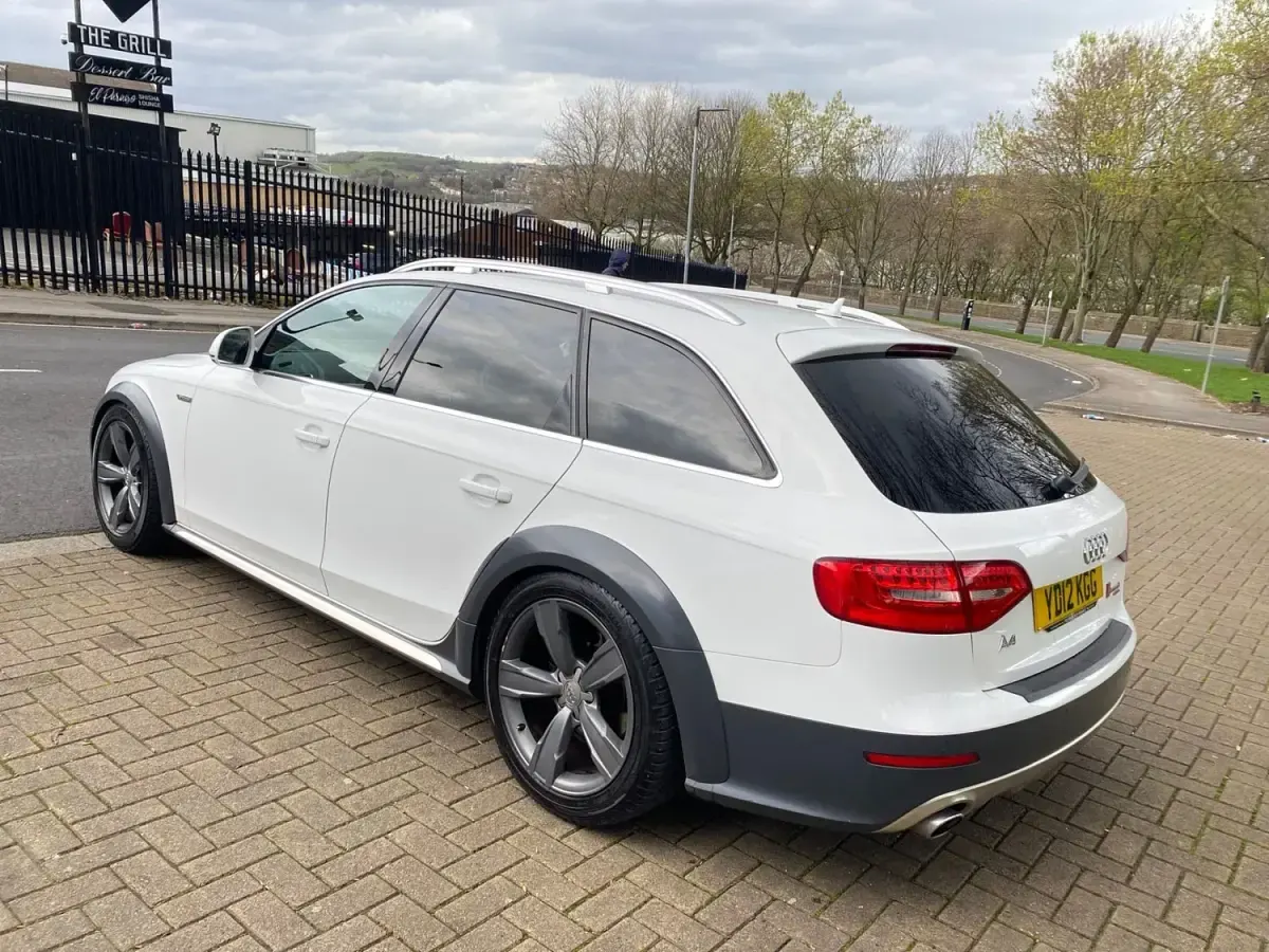 Usado Audi A4 Allroad 245 HP (180 kW) 2012 Branco Carrinha