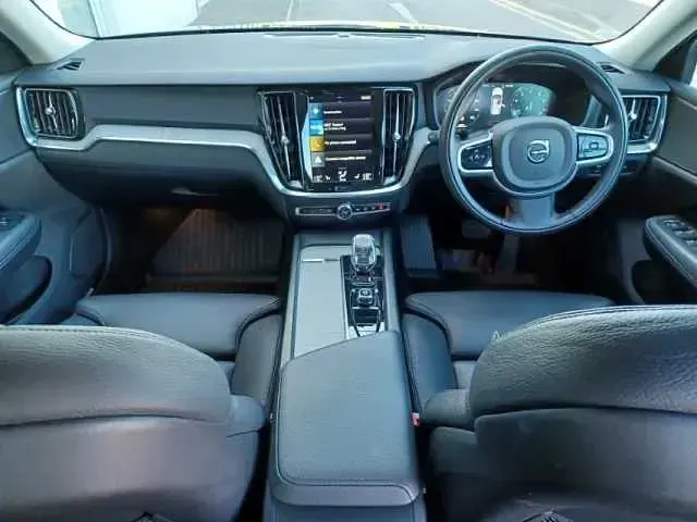 Used Volvo V60 Inscription 197 HP (144 kW) 2022 Blue Estate