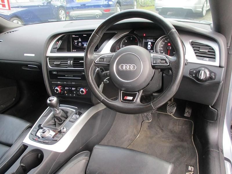 Begagnad Audi A5 S-Line 190 HK (139 kW) 2015 Silver Sportkupé