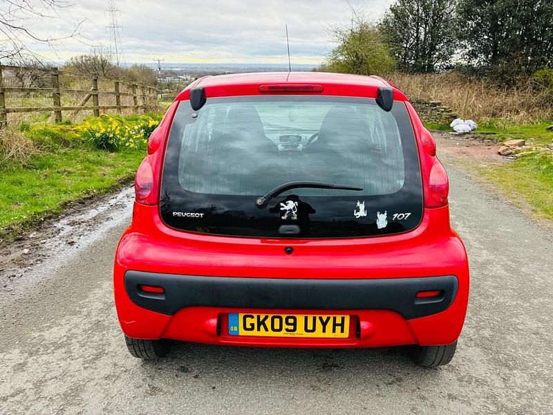 Used Peugeot 107 68 HP (50 kW) 2009 Red Hatchback