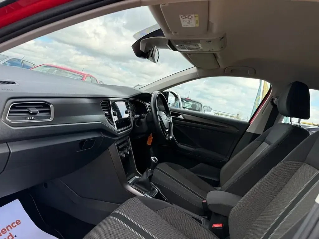 Begagnad VW T-Roc SE 115 HK (84 kW) 2018 Röd SUV