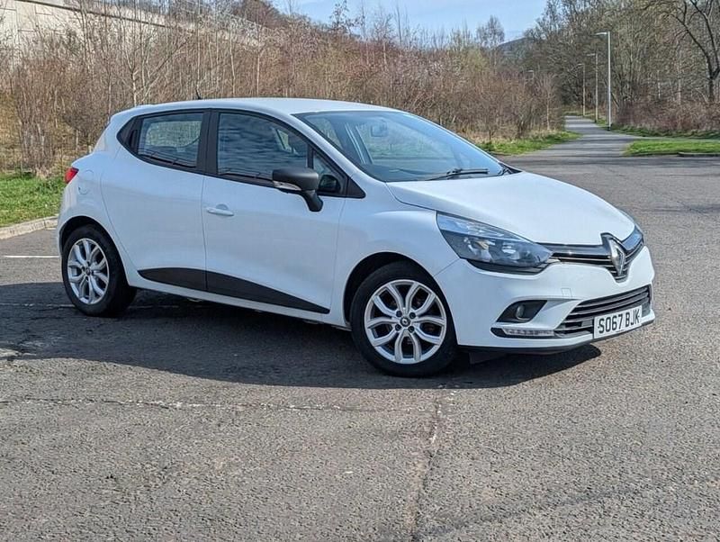 Used Renault Clio IV Play 75 HP (55 kW) 2017 White Hatchback