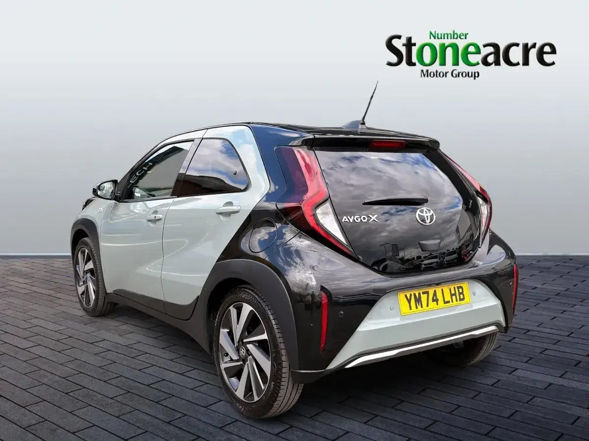 Used Toyota Aygo X 72 HP (52 kW) 2025 Green SUV