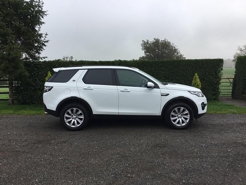 White Used 2016 Land Rover Discovery Sport SE SUV | £7,495 - Image 1/4