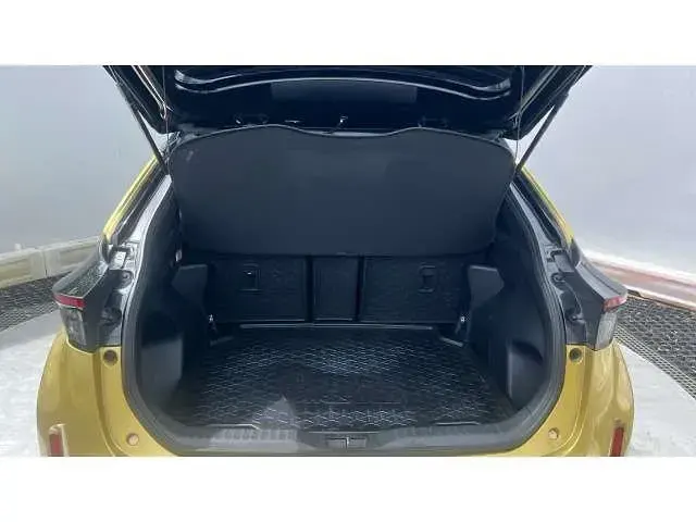 Used Toyota Yaris Cross 113 HP (83 kW) 2022 Yellow SUV