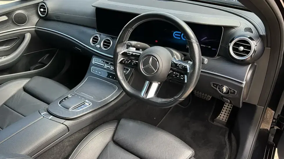Usado Mercedes E300 AMG line 306 HP (225 kW) 2020 Preto