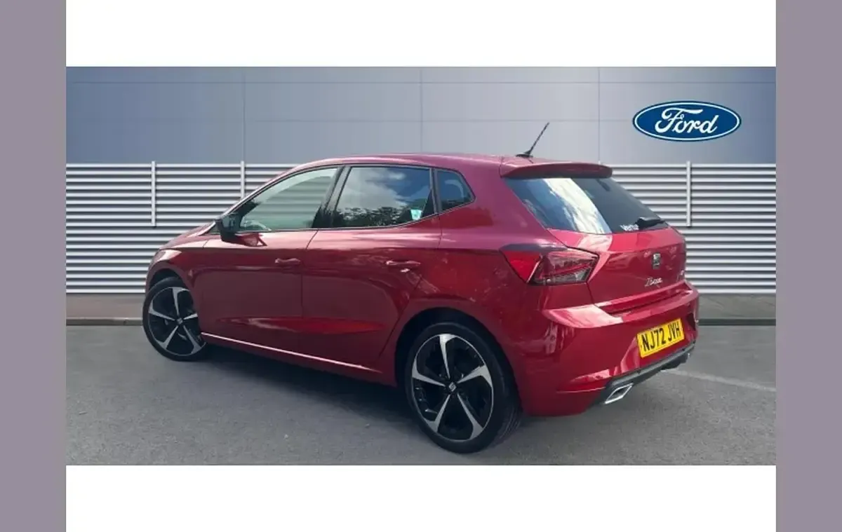 Usado Seat Ibiza FR Sport 95 CV (69 kW) 2022 Rojo Utilitario