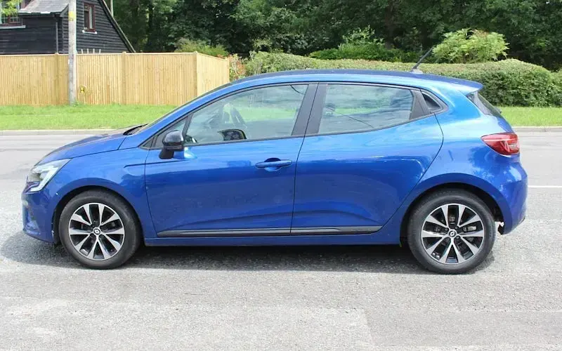 Used Renault Clio Evolution 90 HP (66 kW) 2022 Blue Hatchback