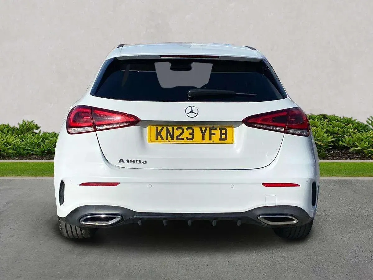 Used Mercedes A180 Executive 116 HP (85 kW) 2023 White Hatchback