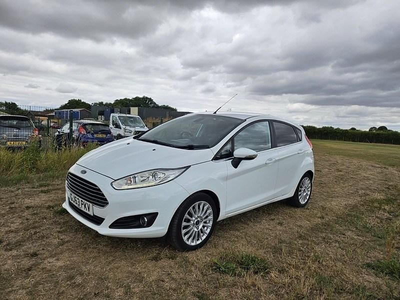 White Used 2013 Ford Fiesta Titanium Hatchback | £3,600 (Fair price) - Image 1/4