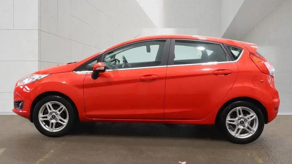 Usado Ford Fiesta Zetec 2013 Vermelho Citadino