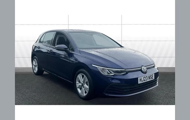 Used VW Golf VIII Life 131 HP (96 kW) 2023 Blue Hatchback