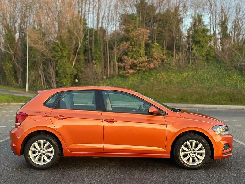 Begagnad VW Polo SE 2018 Orange Halvkombi