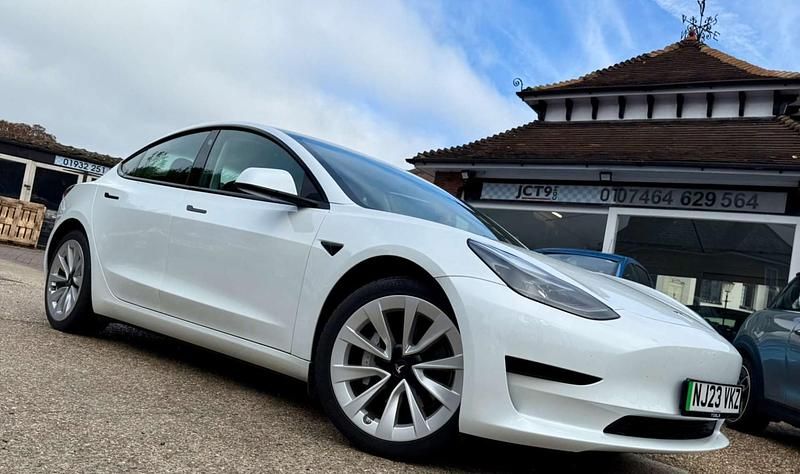 White Used 2023 Tesla Model 3 RWD Sedan | £24,689 (A bit pricey) - Image 1/4