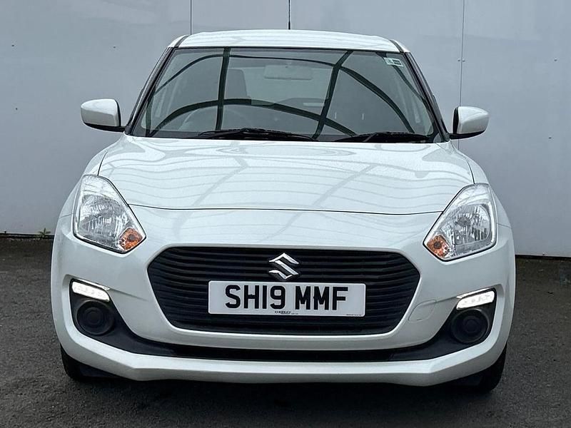 Used Suzuki Swift SZ3 90 HP (66 kW) 2019 White Hatchback