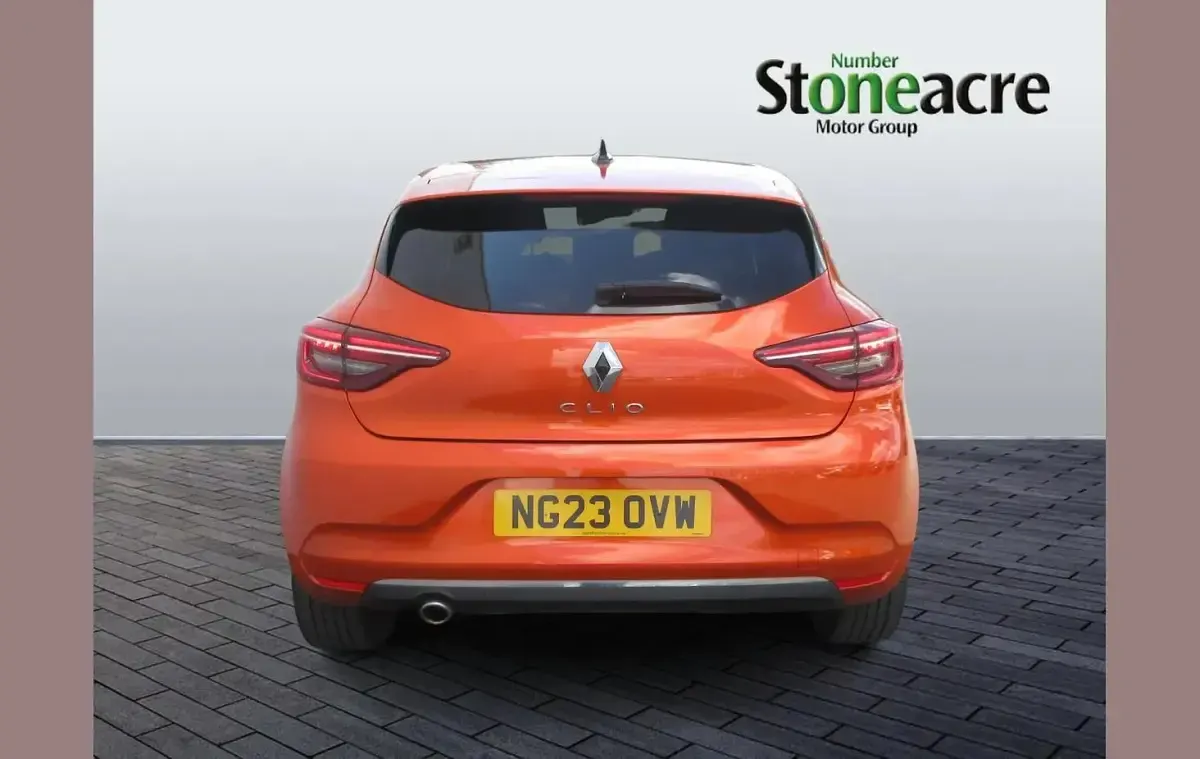Used Renault Clio Techno 90 HP (66 kW) 2023 Orange Hatchback