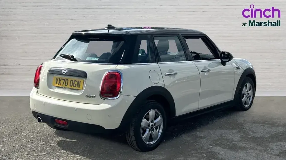 Used Mini Cooper Classic 136 HP (100 kW) 2020 White Hatchback