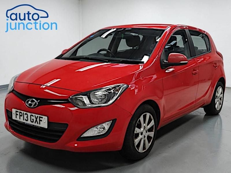 Used Hyundai i20 Active 101 HP (74 kW) 2013 Red Hatchback