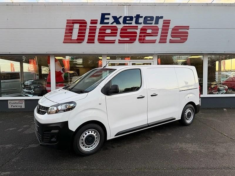 White Used 2019 Vauxhall Vivaro Edition MPV | £10,989 (Fair price) - Image 1/4
