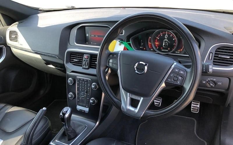 Used Volvo V40 R-Design Pro 152 HP (111 kW) 2019 Hatchback