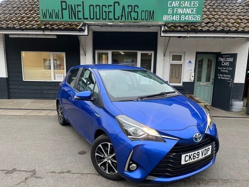 Blue Used 2019 Toyota Yaris Hybrid Hatchback | £12,999 (Good price) - Image 1/4