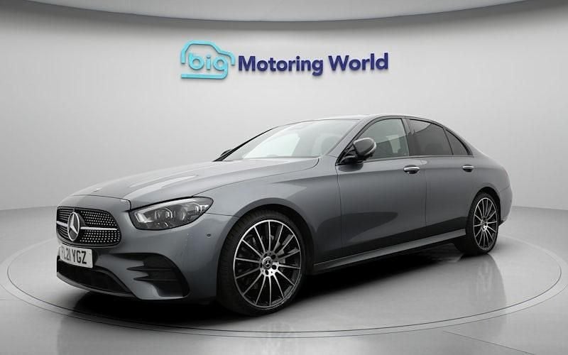 Begagnad Mercedes E220 AMG line 194 HK (142 kW) 2021 Grå Sedan