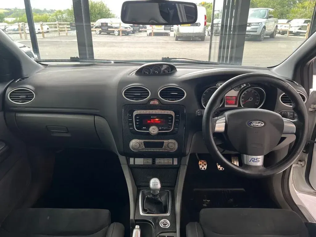 Used Ford Focus RS 301 HP (221 kW) 2010 White Hatchback