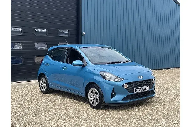 Used Hyundai i10 SE 67 HP (49 kW) 2023 Turquoise Hatchback