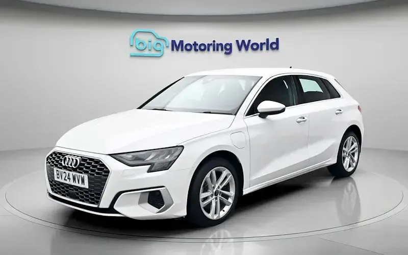 Used Audi A3 Sportback e-tron Sport 204 HP (150 kW) 2024 White Hatchback