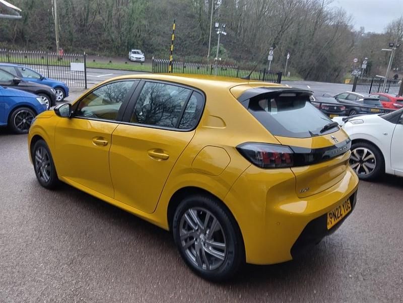 Used Peugeot 208 Active Premium 75 HP (55 kW) 2022 Yellow Hatchback