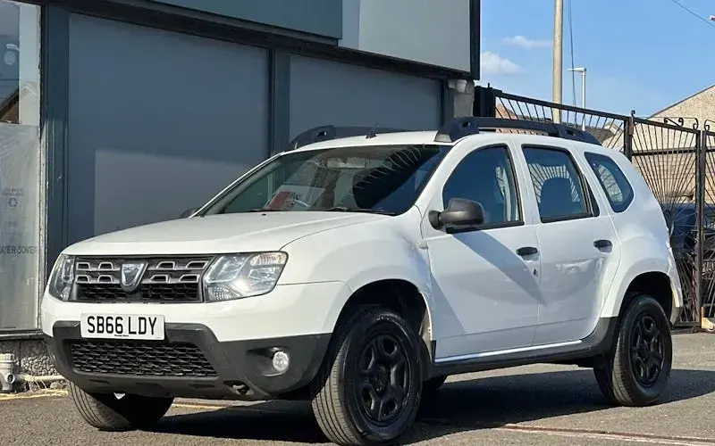 Used Dacia Duster Ambiance 110 HP (80 kW) 2017 White SUV