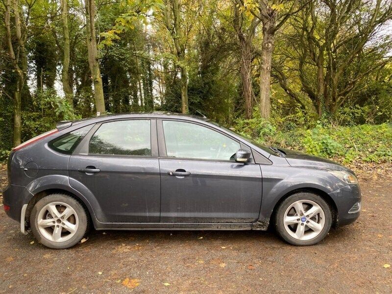 Grey Used 2010 Ford Focus Zetec Hatchback | £1,999 - Image 1/4