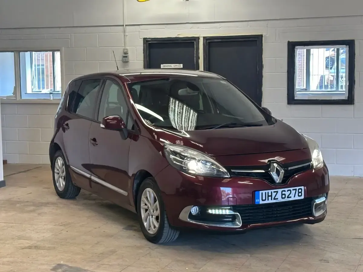 Used Renault Scénic III Dynamique 110 HP (80 kW) 2016 Red MPV