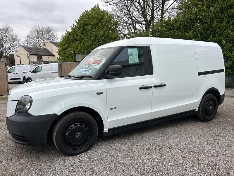 Used LEVC VN5 City 148 HP (108 kW) 2023 White MPV