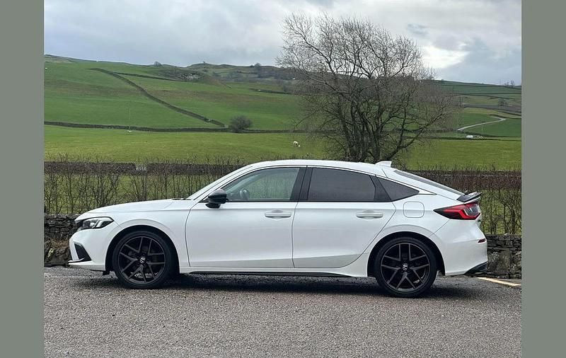 Used Honda Civic Advance 140 HP (102 kW) 2023 White Hatchback