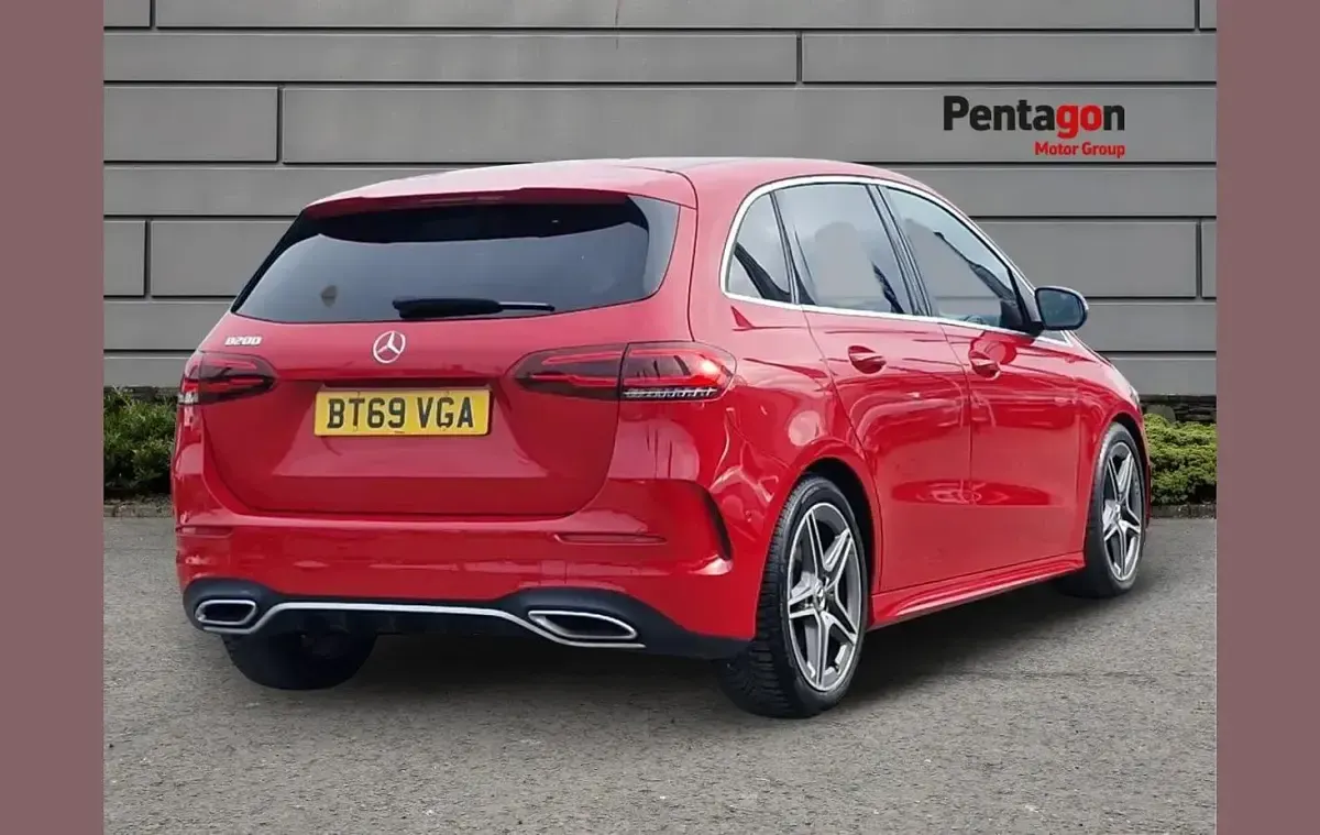 Usado Mercedes B200 Executive 163 CV (119 kW) 2019 Rojo Monovolumen