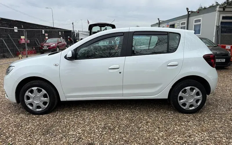 Begagnad Dacia Sandero Comfort 75 HK (55 kW) 2019 Vit Halvkombi