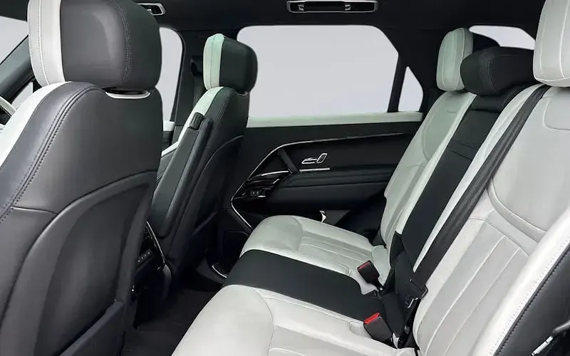 Used Land Rover Range Rover Sport SE Dynamic 300 HP (220 kW) 2026 SUV