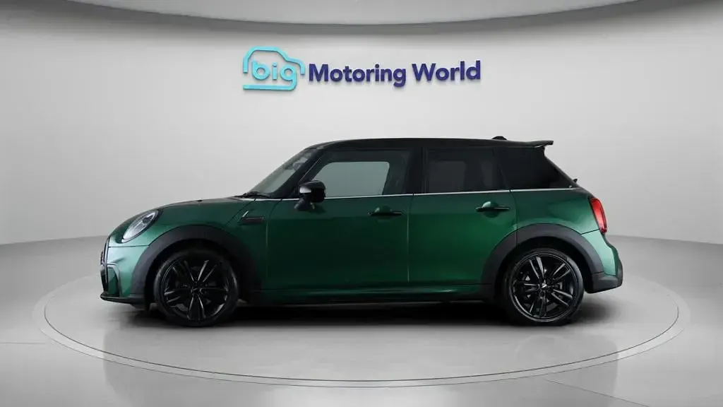 Used Mini Cooper Hatch 136 HP (100 kW) 2024 Green Hatchback