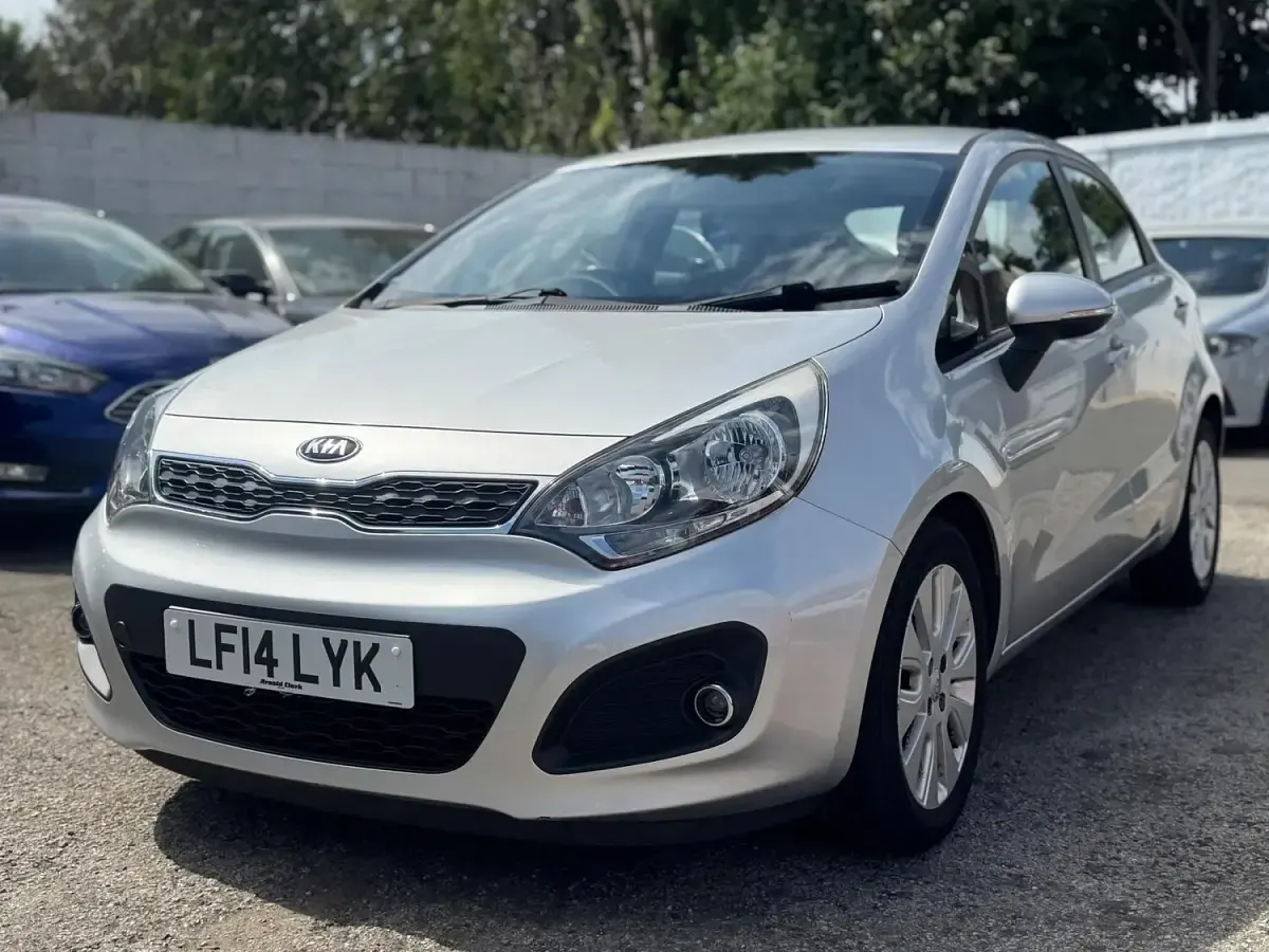 Used Kia Rio 84 HP (61 kW) 2014 Silver Hatchback