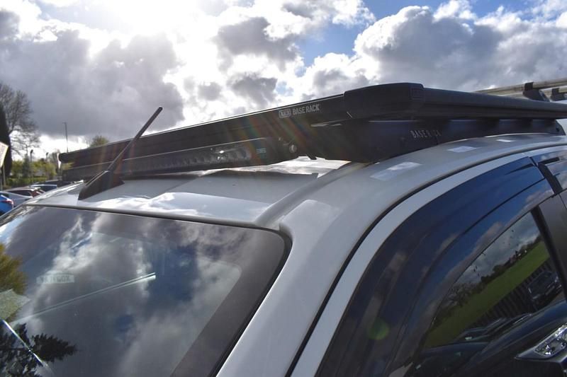Second-hand Isuzu D-Max 163 CP (119 kW) 2023 Alb Pickup